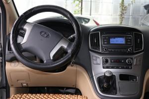 Bán Huyndai Starex 2.5 MT màu ghi xám số sàn máy dầu 9 chỗ nhập Hàn Quốc 2016 mẫu mới