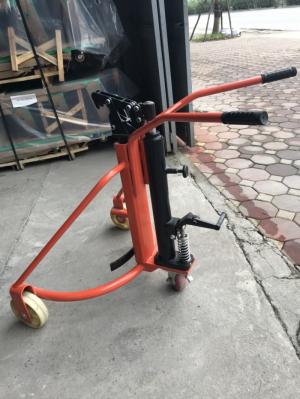Xe nâng di chuyển phuy 300kg chỉ dùng cho phuy sắt tiêu chuẩn.
