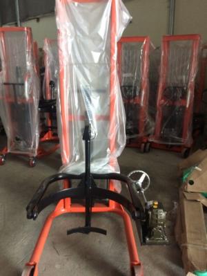 Xe nâng quay đổ phuy 350kg chức năng nâng cao, quay đổ phuy.