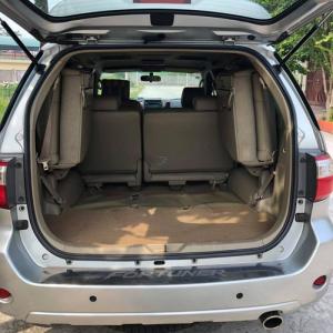 Cần tiền tiêu tết bán Fortuner 2011, số tự động, máy xăng, màu bạc,