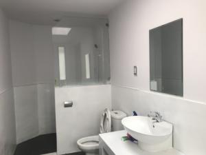 Đi Định Cư, Bán Gắp Nhà 1 Trệt 2 Lầu 95M2, Hoàng Văn Thụ - Tân Bình
