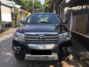Bán gấp xe Toyota Fortuner 2011 tự động máy xăng