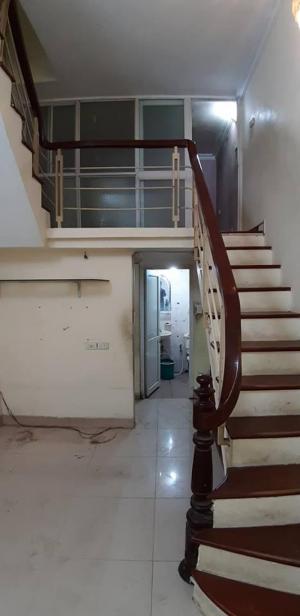 Chính chủ bán nhà 3 tầng đẹp, ngõ 61 Phố Trạm. DT 60m2