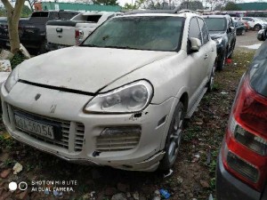 Bán đấu giá con Porche sx 2009