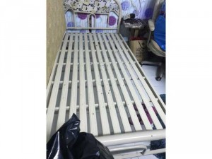 Tôi cần bán giường sắt 1m*2m lắp ráp