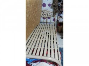 Tôi cần bán giường sắt 1m*2m lắp ráp