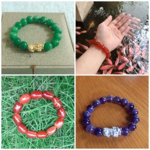Vòng tay đá phong thuỷ phối Tỳ Hưu bạc hoặc bánh xe pháp luân.
Vòng trơn không phối charm giá từ 200k đến 250k.
Có phối charm Tỳ Hưu hoặc bánh xe pháp luân bằng bạc ta: giá 300k đến 400k