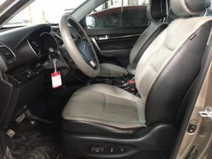 Bán Kia New Sorento GATH 2.4AT màu vàng cát máy xăng số tự động sản xuất 2016 mẫu mới