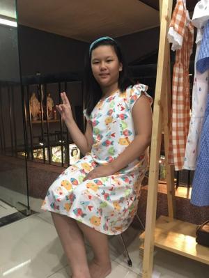 Đầm suông trắng hình đàn cá nhiều màu bơi cho bé gái HIKARI-9