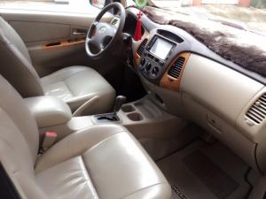 Bán Innova V 2009 màu bạc xe zin từng con ốc nhé.