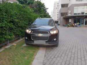 Cần bán xe Chevrolet Captiva 2015 đk 2016 số tự động màu đen