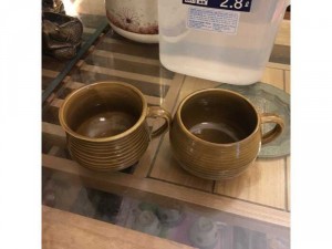 Cặp chén viền màu da lươn, chén dày và chắc, men già, dùng uống trà, cà phê đều phù hợp