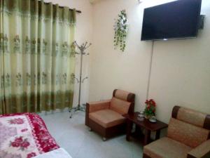 Sang nhượng nhà nghỉ 7 phòng/4 tầng DT 100 m2 mặt tiền 5 m Khu đô thị Văn Quán Q.Hà Đông HÀ NỘI