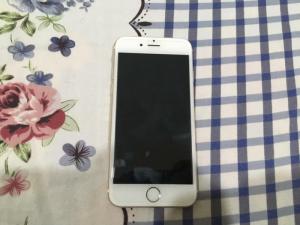 bán chiếc IPhone 6S 64gb quốc tế màu gold đẹp 99%