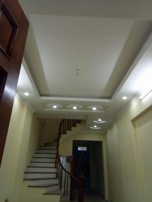 Bán nhà Phố Nguyễn Chính, Tân Mai, Hoàng Mai hơn 5T ô tô dỗ cửa, kd tốt.