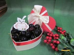 Hộp quà tặng người yêu - hộp trái cây Cherry hình trái tim