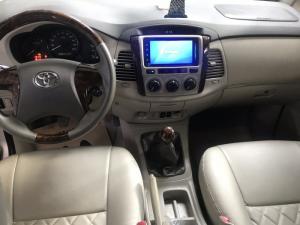 Bán Toyota INNOVA 2.0E màu bạc số sàn sản xuất 2014 gốc Sài Gòn đi đúng 63000km