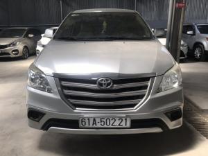 Bán Toyota INNOVA 2.0E màu bạc số sàn sản xuất 2014 gốc Sài Gòn đi đúng 63000km