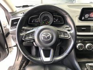 Bán Mazda 3 Facelift 1.5AT màu trắng camay số tự động sản xuất 2017 gốc Sài Gòn