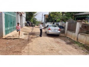 Nhà và đất mặt tiền đường A Mí Đoan giá tốt