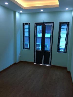 Bán nhà Nguyễn Xiển, 5x45m2 cách phố 50m