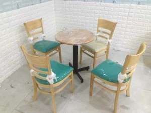 Bàn ghế nện gỗ dành cho quán ăn