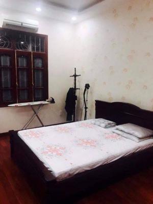 Bán nhà đẹp phố Hào Nam 40m2 gần phố, ô tô cách nhà 15m