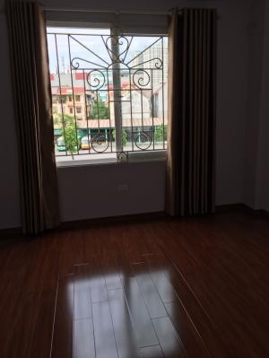 Bán nhà DT 40m2x4T, ngay Lạc Trung, Kim Ngưu, ô tô đỗ cổng