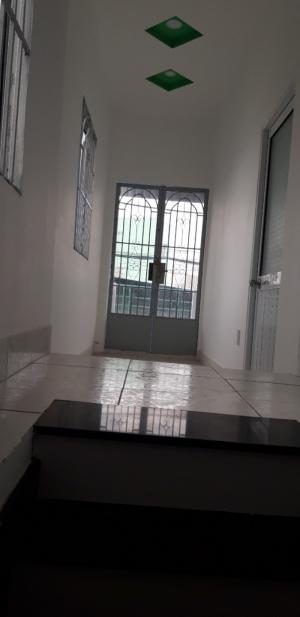 Bán nhà đúc thật 2 tấm ngay cổng khu công nghiệp Tân Thới Hiệp, quận 12