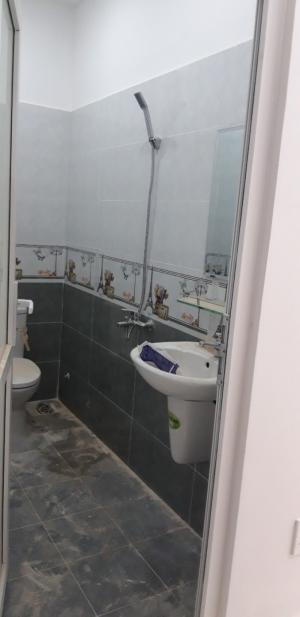 Bán nhà đúc thật 2 tấm ngay cổng khu công nghiệp Tân Thới Hiệp, quận 12