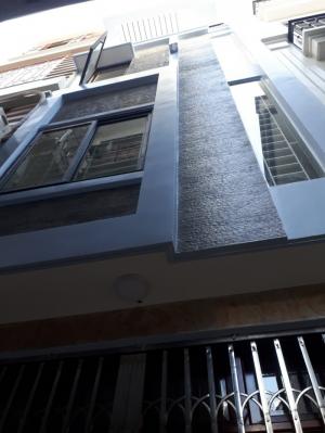 Nhà 4 tầng (40m2-2tỷ) ô tô đỗ cửa, ngõ thông kinh doanh phố Hà Trì-Đa Sĩ (cuối Bà Triệu).