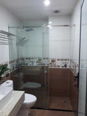 Nhà 4 tầng (40m2-2tỷ) ô tô đỗ cửa, ngõ thông kinh doanh phố Hà Trì-Đa Sĩ (cuối Bà Triệu).