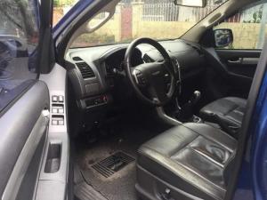Gia đình cần bán Dmax 2017, số sàn, màu vàng cát, một đời chủ