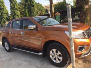 Gia đình cần bán xe Navara 2017, số tự động, màu cam
