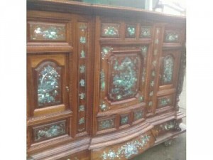 Tủ thờ khảm cừ.