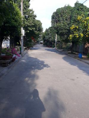 Bán nhà 1 lầu 1 trệt, giá rẻ,khu dân cư Đông Hòa, Dĩ An, Bình Dương,100m - đường nhựa trước nhà rộng 10m