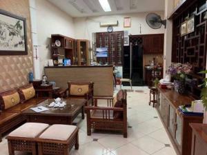 Bán nhà đẹp 5 tầng ngay cạnh đường Láng, mặt đường rộng 5m