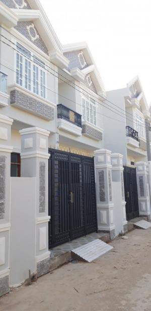 Bán nhà hxh ngay chợ Cầu Tràm đường TL 826, gần chợ Bình Chánh