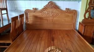 Giường ngủ hoa văn chạm khắc tinh tế