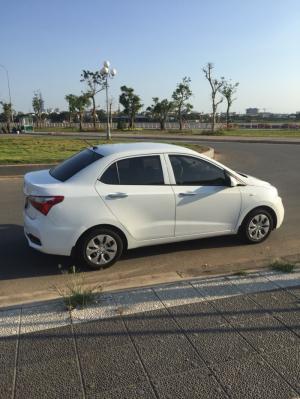 Bán Hyundai Grand i10 1.2MT sedan màu trắng số sàn sản xuất 2018 đi 16000km