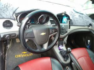 Bán Chevrolet Cruze LT 2016 đk 2017 màu trắng cực kỳ đẹp