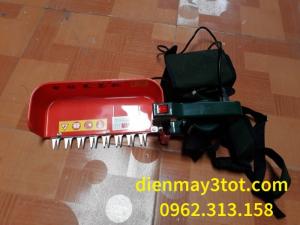 Máy hái chè cầm tay chạy pin ắc quy chuyên dành cho phụ nữ