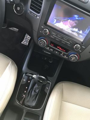 Bán Kia Cerato 2.0AT màu vàng cát số tự động sản xuất 2017 biển Sài Gòn đi 10.000km