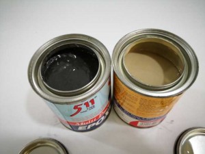 Dán bố thắng (phanh) xe gắn máy, gôm thắng (phanh) của xe đạp.