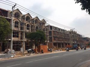 Mặt tiền đường DT743 SHR.1 trệt 3 lầu thích hợp cho thuê văn phòng kinh doanh.