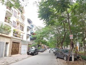 Bán nhà Văn Quán Ga ra ô tô. ở kinh doanh văn phòng tuyệt đẹp