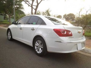 Cần bán gấp Chevrolet Cruze LT 2016 Trắng cực trẻ trung nha
