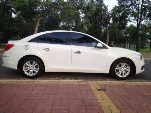 Cần bán gấp Chevrolet Cruze LT 2016 Trắng cực trẻ trung nha