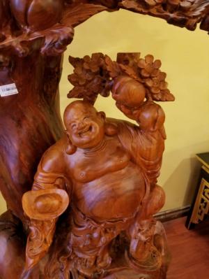 Di Lặc Hoan Hỷ Dưới Gốc Đào