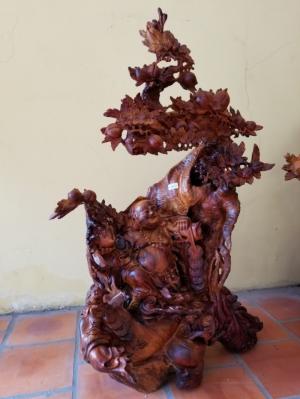 Tượng Di Lặc Thông Thái Dưới Gốc Đào Gỗ Hương Việt Nam